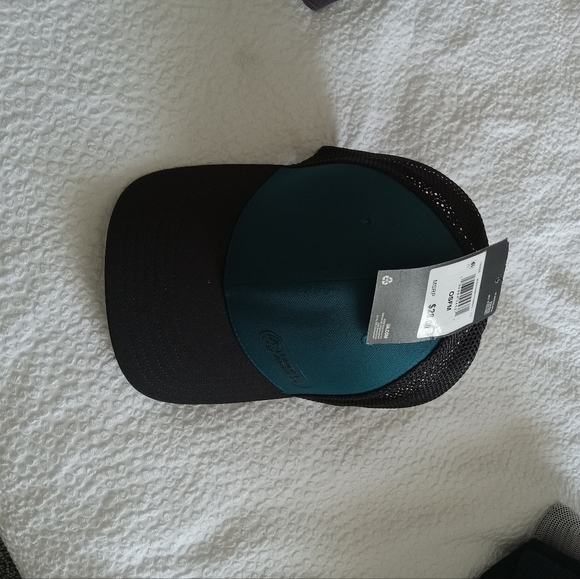 Under Armour Iso-Chill ArmourVent Trucker Hat -Sonar Blue / Grey Mist - Picture 1 of 2